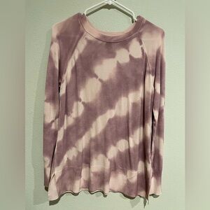 Marled tie dye long sleeve shirt with side slits. Size M